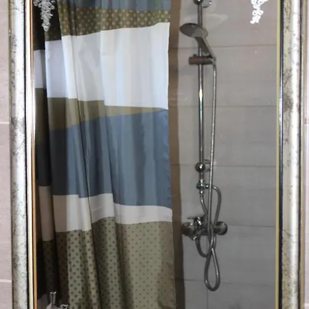 Holiday home Buzzing Retreat